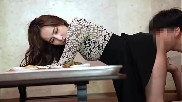 Đụ lén chị dâu trong phòng ngủ đang lên cơn nứng lồn